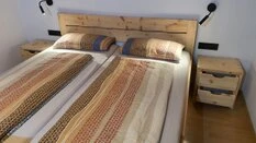 Appartement 2P Pisciadu Zirbenbetten im Schlafzimmer